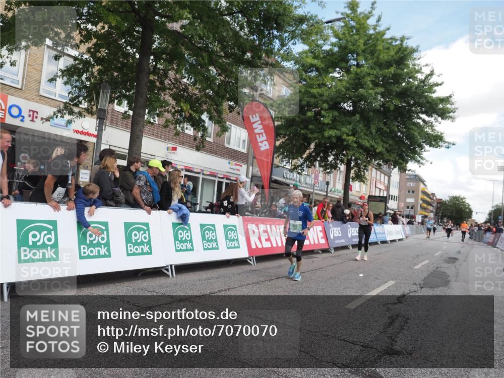 15.09.2024 - PSD Bank Halbmarathon Miley Keyser http://msf.ph/oto/7070070 15.09.2024 12:23:10 Ziel 803, 2394, 2400, 2933, 2999, 3219, 3320 meine-sportfotos.de