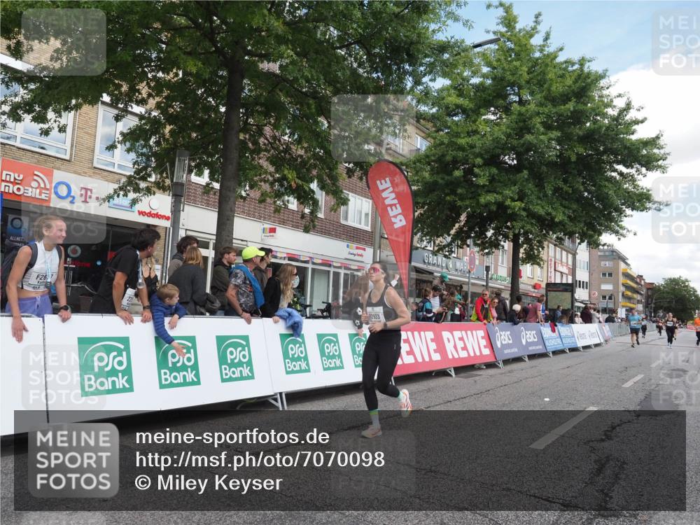 15.09.2024 - PSD Bank Halbmarathon Miley Keyser http://msf.ph/oto/7070098 15.09.2024 12:23:12 Ziel 803, 2078, 2394, 2400, 2550, 2933, 2999, 3219, 3320 meine-sportfotos.de