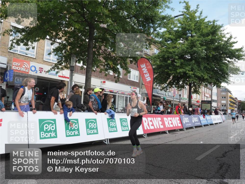 15.09.2024 - PSD Bank Halbmarathon Miley Keyser http://msf.ph/oto/7070103 15.09.2024 12:23:12 Ziel 803, 2078, 2394, 2400, 2550, 2933, 2999, 3219, 3320 meine-sportfotos.de