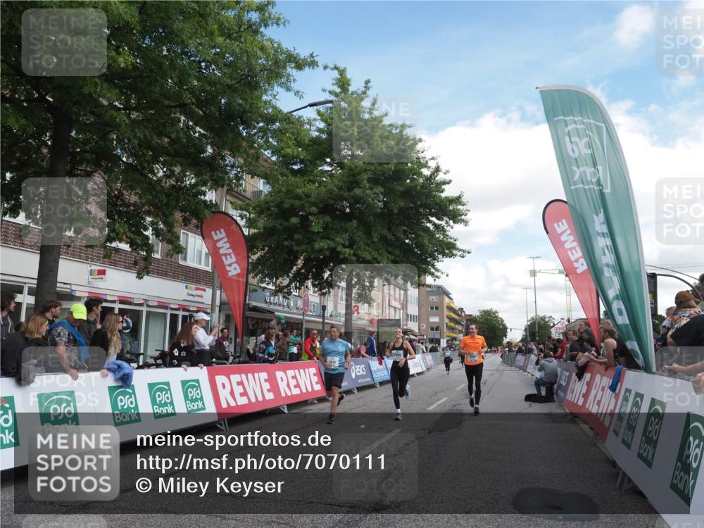 15.09.2024 - PSD Bank Halbmarathon Miley Keyser http://msf.ph/oto/7070111 15.09.2024 12:23:18 Ziel 803, 2078, 2307, 2400, 2550, 2933, 2999, 3243, 3320, 3370 meine-sportfotos.de