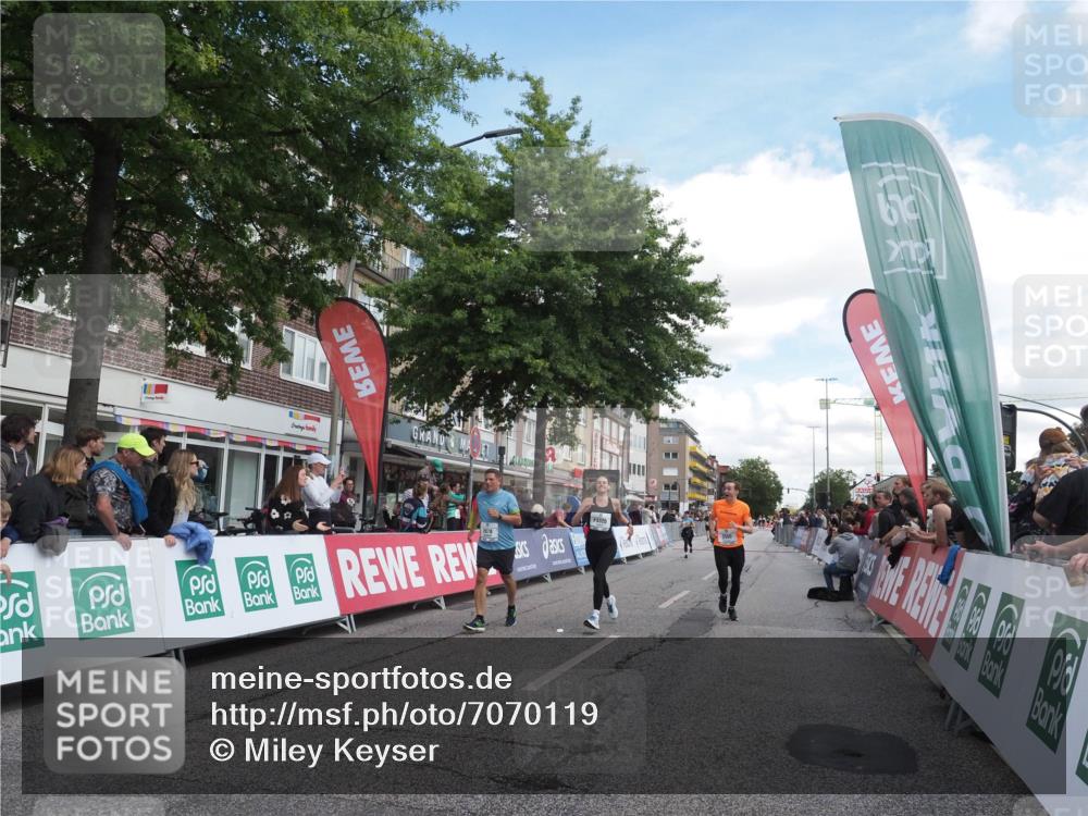 15.09.2024 - PSD Bank Halbmarathon Miley Keyser http://msf.ph/oto/7070119 15.09.2024 12:23:19 Ziel 803, 2078, 2307, 2400, 2550, 2933, 2999, 3243, 3320, 3370 meine-sportfotos.de