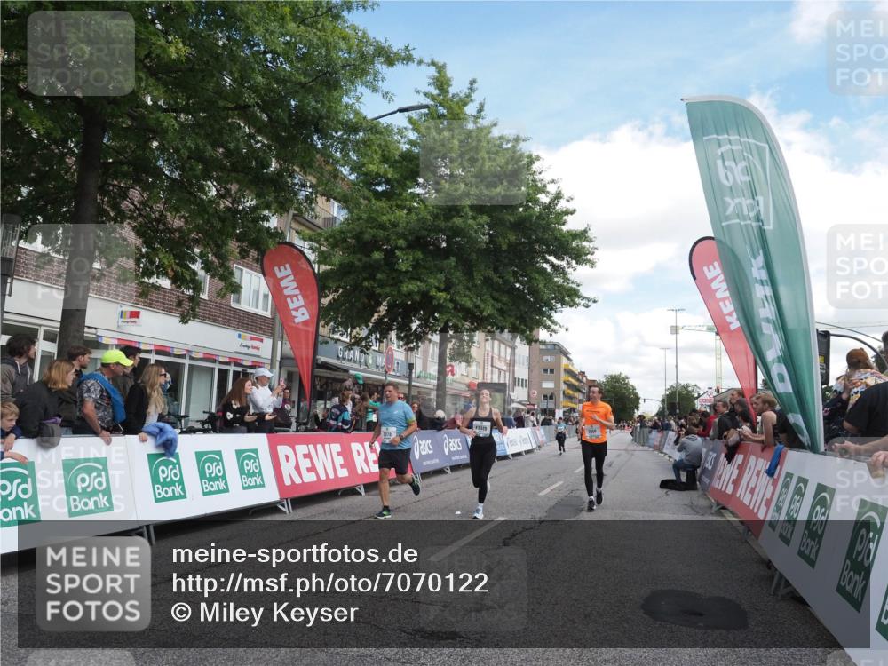 15.09.2024 - PSD Bank Halbmarathon Miley Keyser http://msf.ph/oto/7070122 15.09.2024 12:23:19 Ziel 803, 2078, 2307, 2400, 2550, 2933, 2999, 3243, 3320, 3370 meine-sportfotos.de