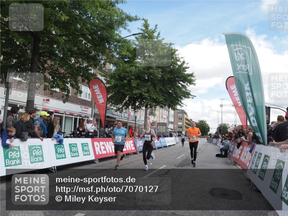15.09.2024 - PSD Bank Halbmarathon Miley Keyser http://msf.ph/oto/7070127 15.09.2024 12:23:19 Ziel 803, 2078, 2307, 2400, 2550, 2933, 2999, 3243, 3320, 3370 meine-sportfotos.de