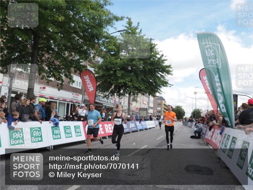 15.09.2024 - PSD Bank Halbmarathon Miley Keyser http://msf.ph/oto/7070141 15.09.2024 12:23:19 Ziel 803, 2078, 2307, 2400, 2550, 2933, 2999, 3243, 3320, 3370 meine-sportfotos.de