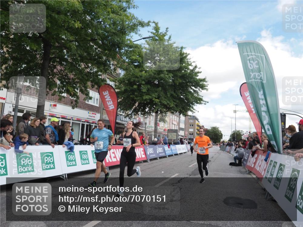 15.09.2024 - PSD Bank Halbmarathon Miley Keyser http://msf.ph/oto/7070151 15.09.2024 12:23:20 Ziel 803, 2078, 2307, 2400, 2550, 2933, 2999, 3243, 3320, 3370 meine-sportfotos.de