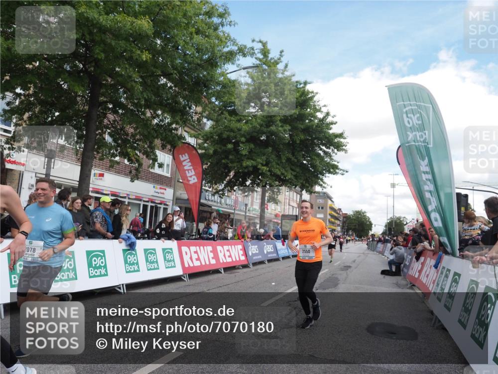 15.09.2024 - PSD Bank Halbmarathon Miley Keyser http://msf.ph/oto/7070180 15.09.2024 12:23:21 Ziel 803, 2078, 2307, 2400, 2550, 2933, 2999, 3243, 3320, 3370 meine-sportfotos.de