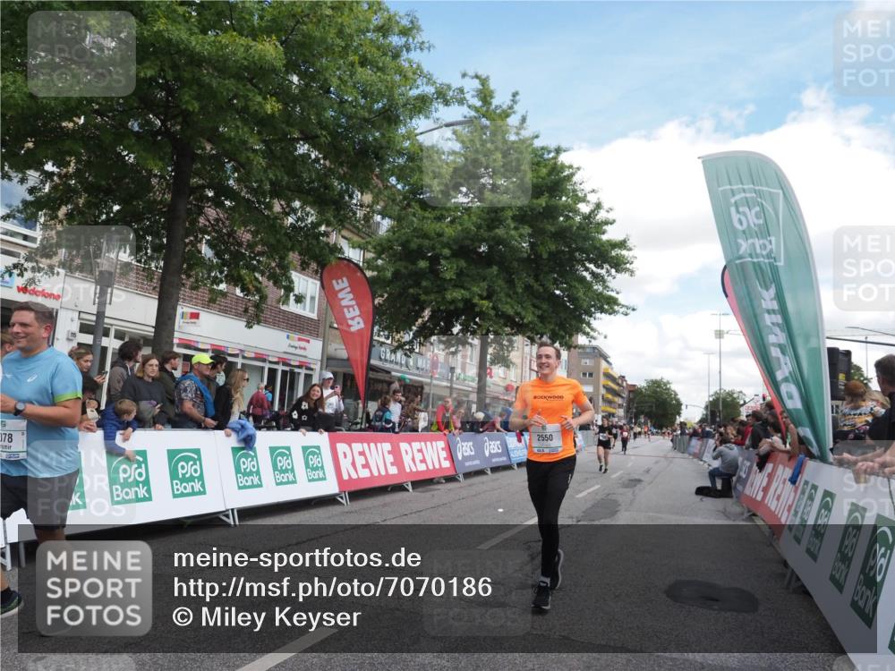 15.09.2024 - PSD Bank Halbmarathon Miley Keyser http://msf.ph/oto/7070186 15.09.2024 12:23:21 Ziel 803, 2078, 2307, 2400, 2550, 2933, 2999, 3243, 3320, 3370 meine-sportfotos.de