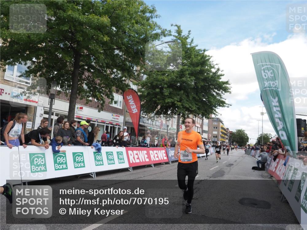 15.09.2024 - PSD Bank Halbmarathon Miley Keyser http://msf.ph/oto/7070195 15.09.2024 12:23:21 Ziel 803, 2078, 2307, 2400, 2550, 2933, 2999, 3243, 3320, 3370 meine-sportfotos.de