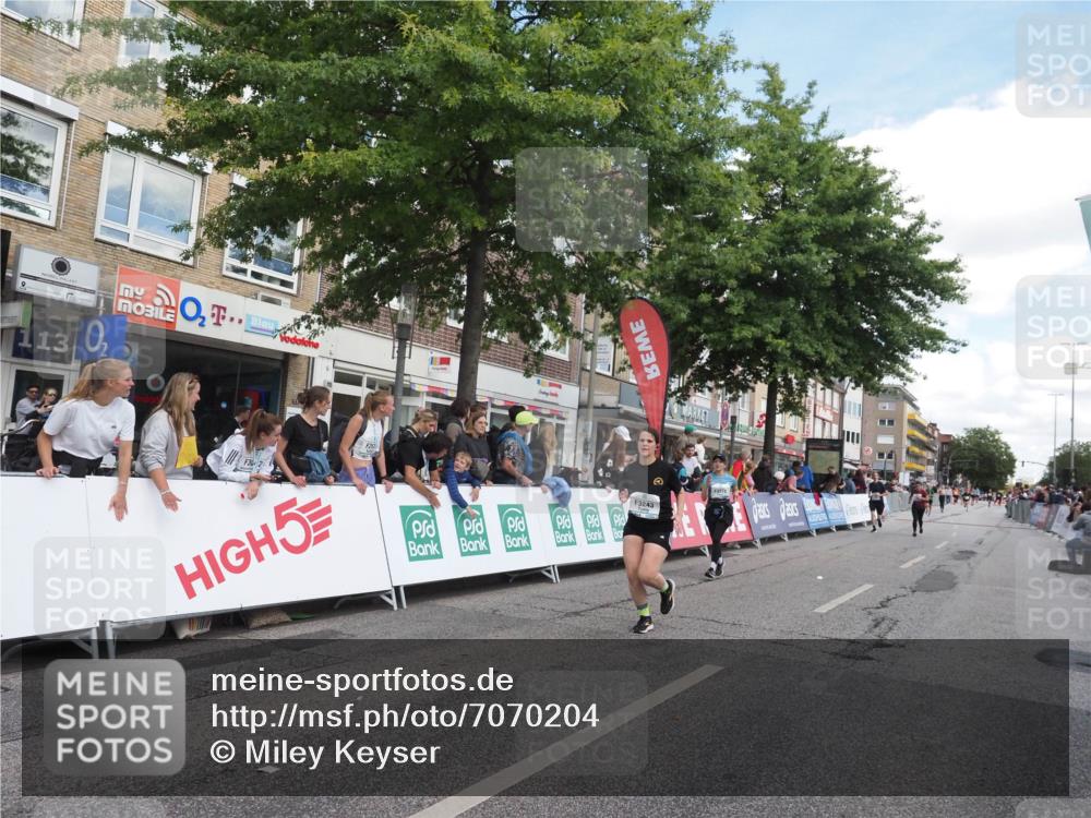 15.09.2024 - PSD Bank Halbmarathon Miley Keyser http://msf.ph/oto/7070204 15.09.2024 12:23:25 Ziel 803, 2078, 2307, 2550, 2933, 3243, 3277, 3320, 3370 meine-sportfotos.de