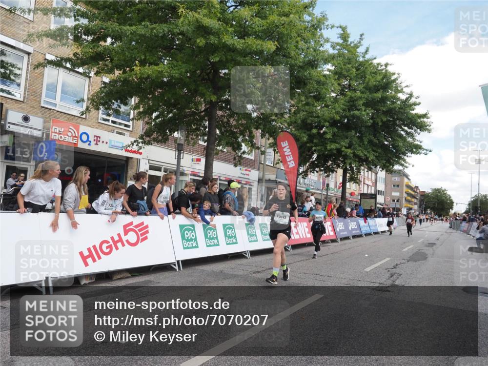15.09.2024 - PSD Bank Halbmarathon Miley Keyser http://msf.ph/oto/7070207 15.09.2024 12:23:25 Ziel 803, 2078, 2307, 2550, 2933, 3243, 3277, 3320, 3370 meine-sportfotos.de