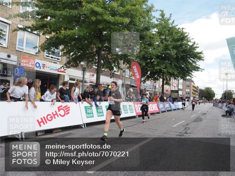15.09.2024 - PSD Bank Halbmarathon Miley Keyser http://msf.ph/oto/7070221 15.09.2024 12:23:26 Ziel 987, 2078, 2307, 2550, 2933, 3243, 3277, 3320, 3370 meine-sportfotos.de