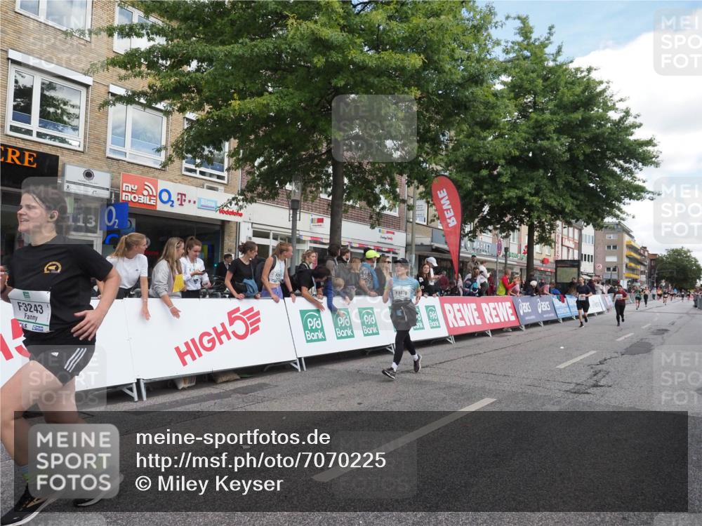15.09.2024 - PSD Bank Halbmarathon Miley Keyser http://msf.ph/oto/7070225 15.09.2024 12:23:27 Ziel 987, 2078, 2307, 2550, 3243, 3277, 3320, 3370 meine-sportfotos.de