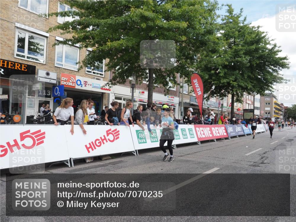 15.09.2024 - PSD Bank Halbmarathon Miley Keyser http://msf.ph/oto/7070235 15.09.2024 12:23:27 Ziel 987, 2078, 2307, 2550, 3243, 3277, 3320, 3370 meine-sportfotos.de