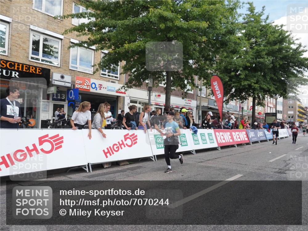15.09.2024 - PSD Bank Halbmarathon Miley Keyser http://msf.ph/oto/7070244 15.09.2024 12:23:27 Ziel 987, 2078, 2307, 2550, 3243, 3277, 3320, 3370 meine-sportfotos.de