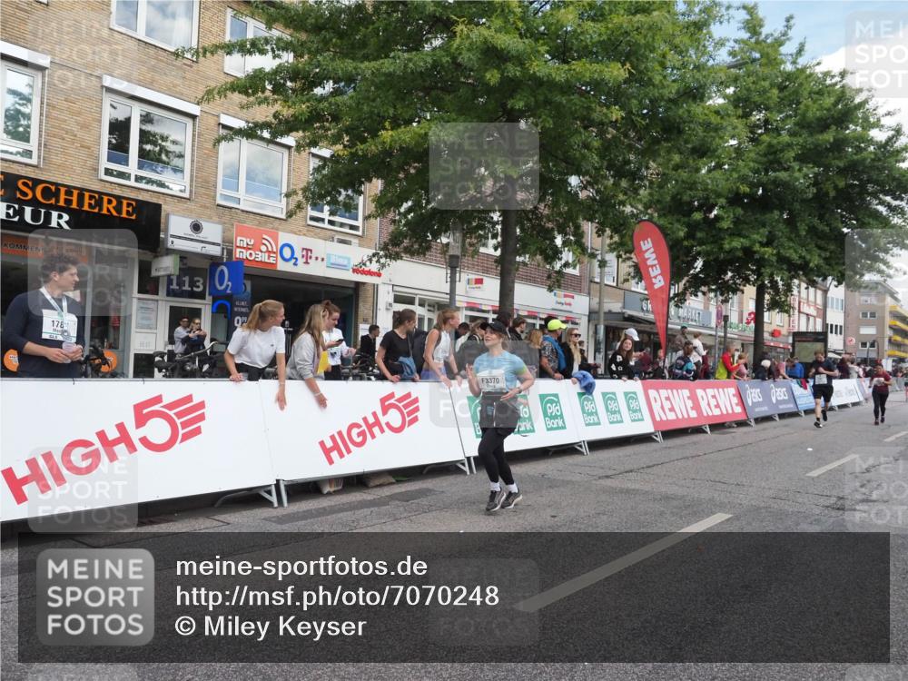15.09.2024 - PSD Bank Halbmarathon Miley Keyser http://msf.ph/oto/7070248 15.09.2024 12:23:27 Ziel 987, 2078, 2307, 2550, 3243, 3277, 3320, 3370 meine-sportfotos.de