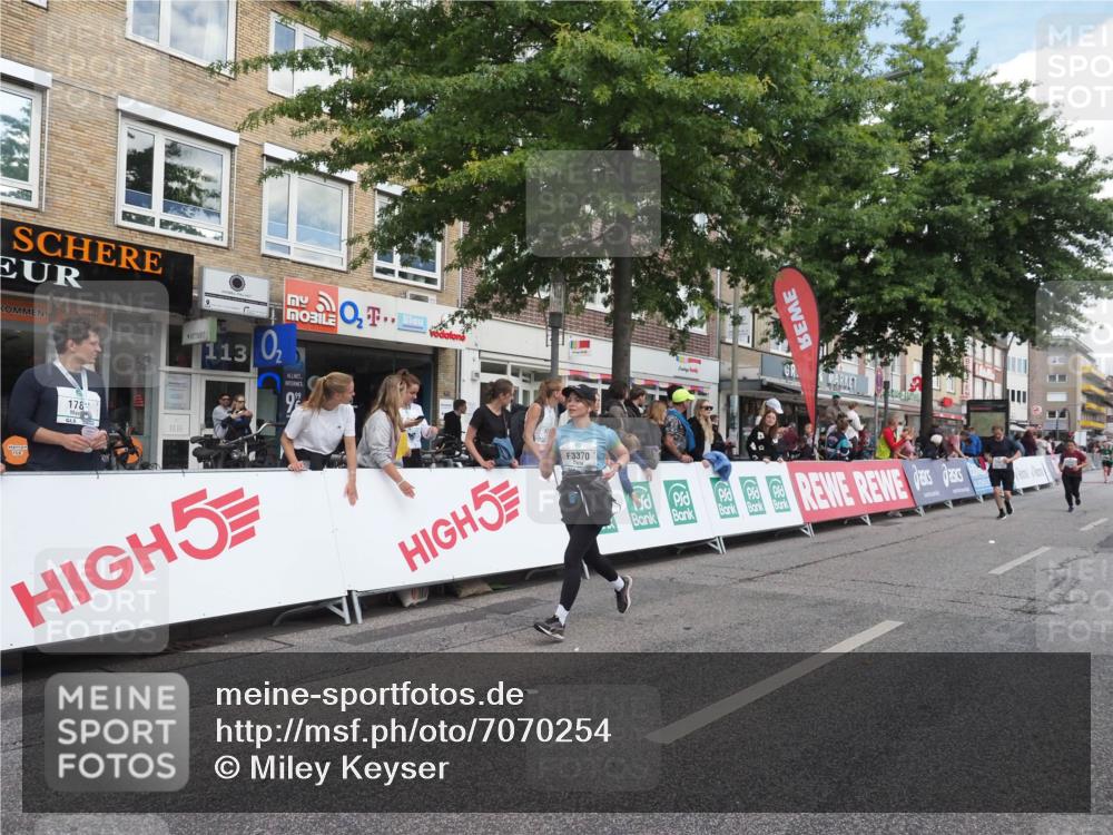 15.09.2024 - PSD Bank Halbmarathon Miley Keyser http://msf.ph/oto/7070254 15.09.2024 12:23:27 Ziel 987, 2078, 2307, 2550, 3243, 3277, 3320, 3370 meine-sportfotos.de