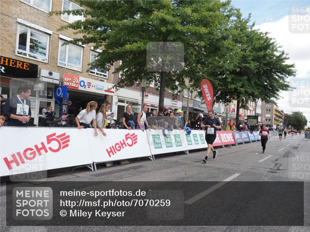 15.09.2024 - PSD Bank Halbmarathon Miley Keyser http://msf.ph/oto/7070259 15.09.2024 12:23:30 Ziel 987, 2078, 2307, 2550, 2981, 3243, 3277, 3370 meine-sportfotos.de