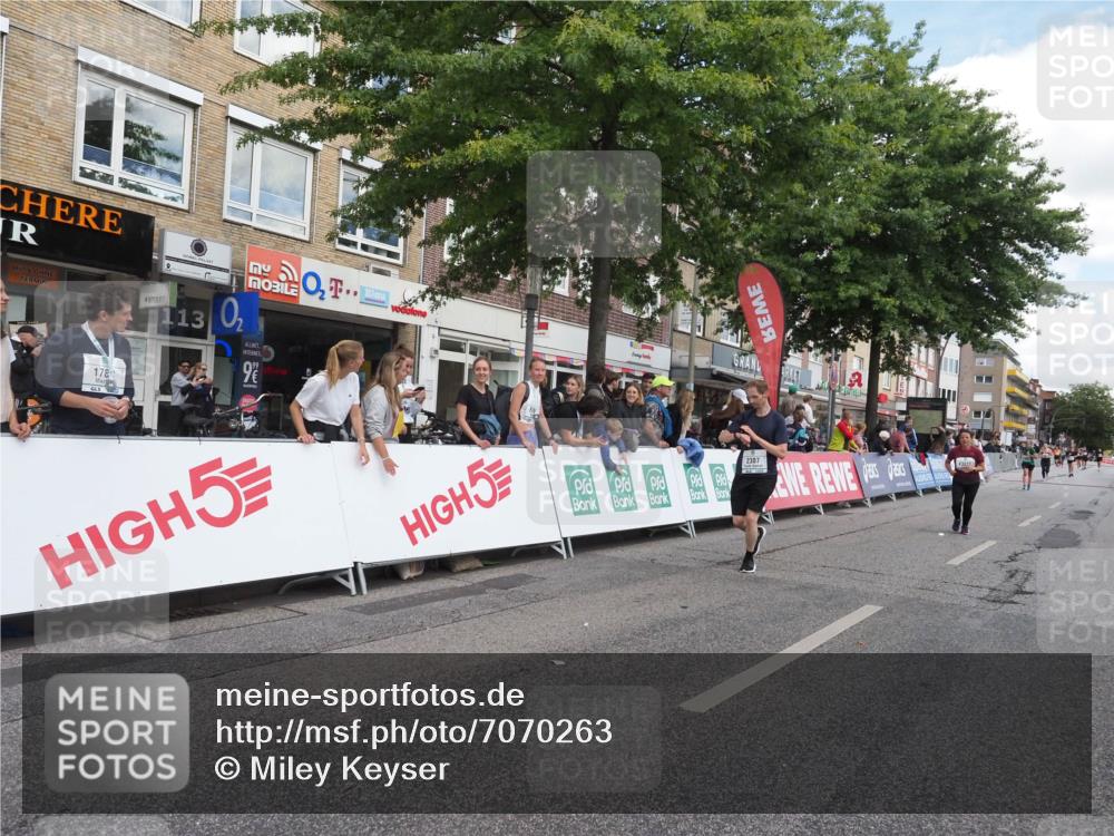 15.09.2024 - PSD Bank Halbmarathon Miley Keyser http://msf.ph/oto/7070263 15.09.2024 12:23:30 Ziel 987, 2078, 2307, 2550, 2981, 3243, 3277, 3370 meine-sportfotos.de