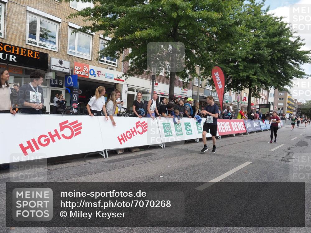 15.09.2024 - PSD Bank Halbmarathon Miley Keyser http://msf.ph/oto/7070268 15.09.2024 12:23:30 Ziel 987, 2078, 2307, 2550, 2981, 3243, 3277, 3370 meine-sportfotos.de