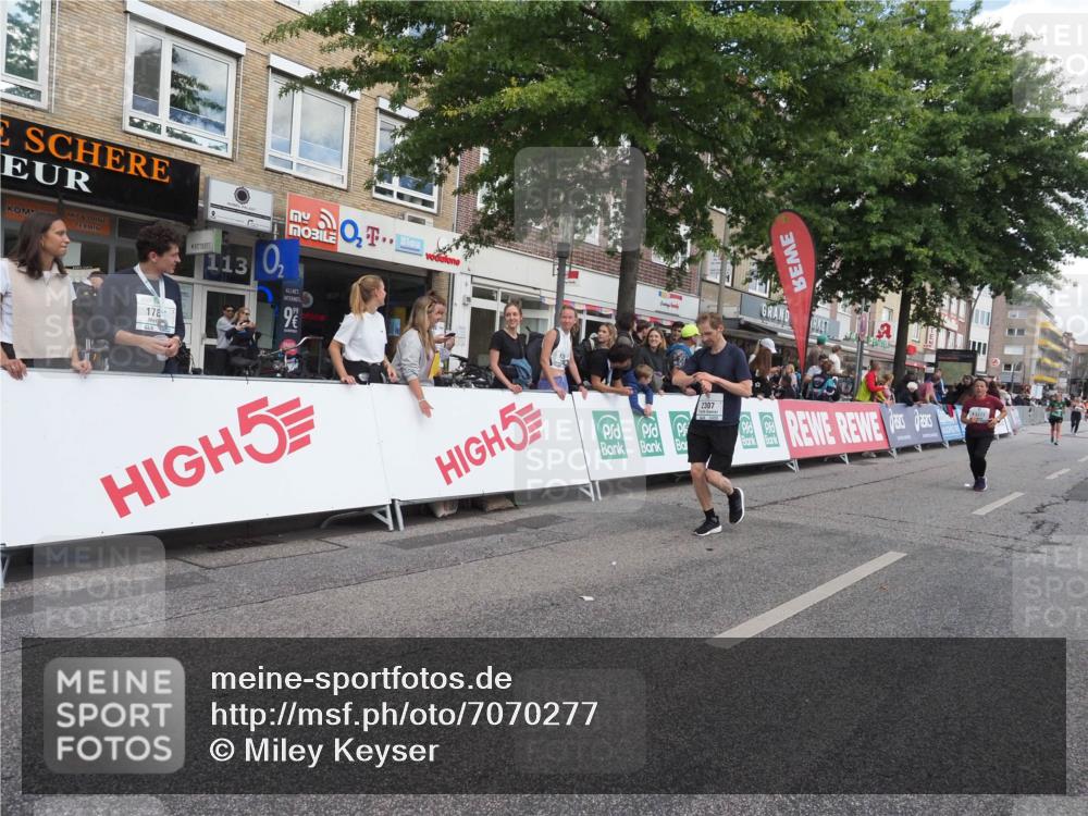 15.09.2024 - PSD Bank Halbmarathon Miley Keyser http://msf.ph/oto/7070277 15.09.2024 12:23:30 Ziel 987, 2078, 2307, 2550, 2981, 3243, 3277, 3370 meine-sportfotos.de