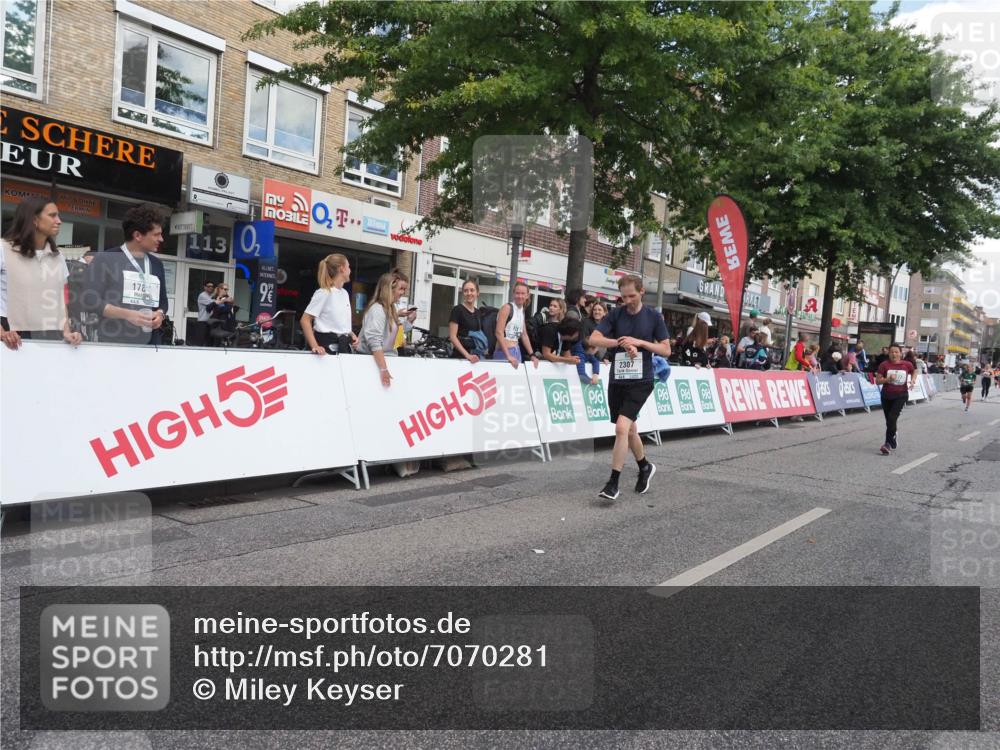 15.09.2024 - PSD Bank Halbmarathon Miley Keyser http://msf.ph/oto/7070281 15.09.2024 12:23:30 Ziel 987, 2078, 2307, 2550, 2981, 3243, 3277, 3370 meine-sportfotos.de