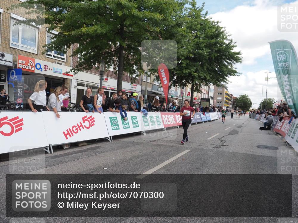 15.09.2024 - PSD Bank Halbmarathon Miley Keyser http://msf.ph/oto/7070300 15.09.2024 12:23:32 Ziel 987, 2078, 2307, 2550, 2981, 3243, 3277, 3370 meine-sportfotos.de