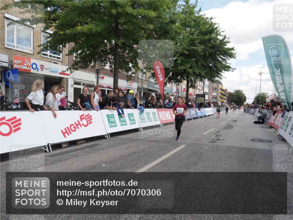 15.09.2024 - PSD Bank Halbmarathon Miley Keyser http://msf.ph/oto/7070306 15.09.2024 12:23:32 Ziel 987, 2078, 2307, 2550, 2981, 3243, 3277, 3370 meine-sportfotos.de