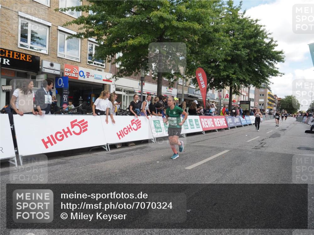 15.09.2024 - PSD Bank Halbmarathon Miley Keyser http://msf.ph/oto/7070324 15.09.2024 12:23:37 Ziel 987, 2307, 2403, 2981, 3002, 3243, 3277, 3370, 3450 meine-sportfotos.de