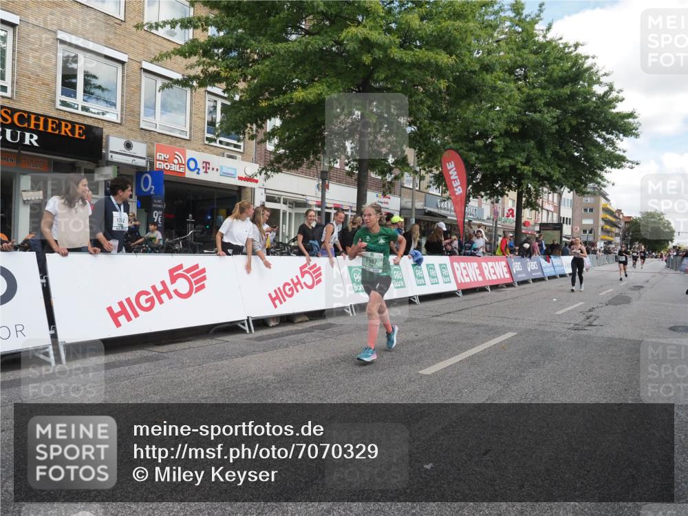 15.09.2024 - PSD Bank Halbmarathon Miley Keyser http://msf.ph/oto/7070329 15.09.2024 12:23:37 Ziel 987, 2307, 2403, 2981, 3002, 3243, 3277, 3370, 3450 meine-sportfotos.de