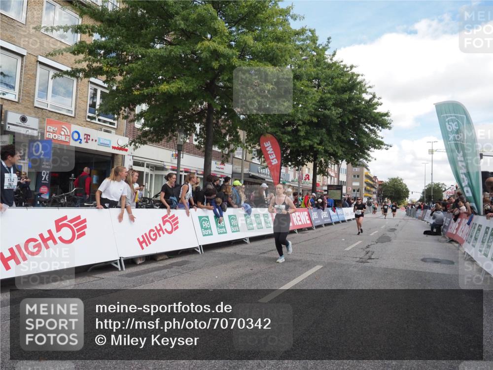 15.09.2024 - PSD Bank Halbmarathon Miley Keyser http://msf.ph/oto/7070342 15.09.2024 12:23:40 Ziel 987, 2307, 2403, 2981, 3002, 3277, 3450 meine-sportfotos.de