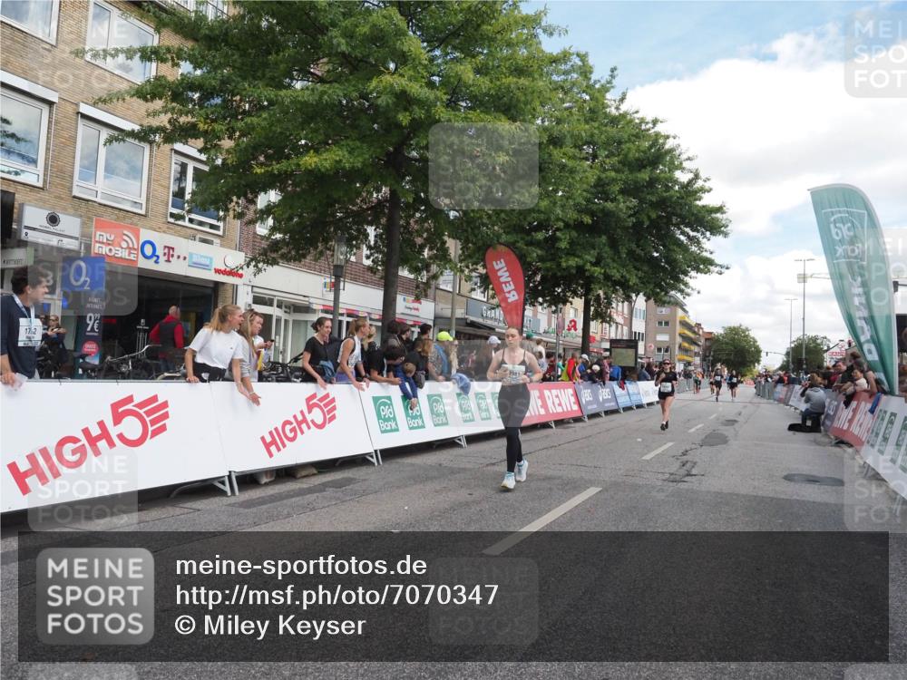 15.09.2024 - PSD Bank Halbmarathon Miley Keyser http://msf.ph/oto/7070347 15.09.2024 12:23:40 Ziel 987, 2307, 2403, 2981, 3002, 3277, 3450 meine-sportfotos.de