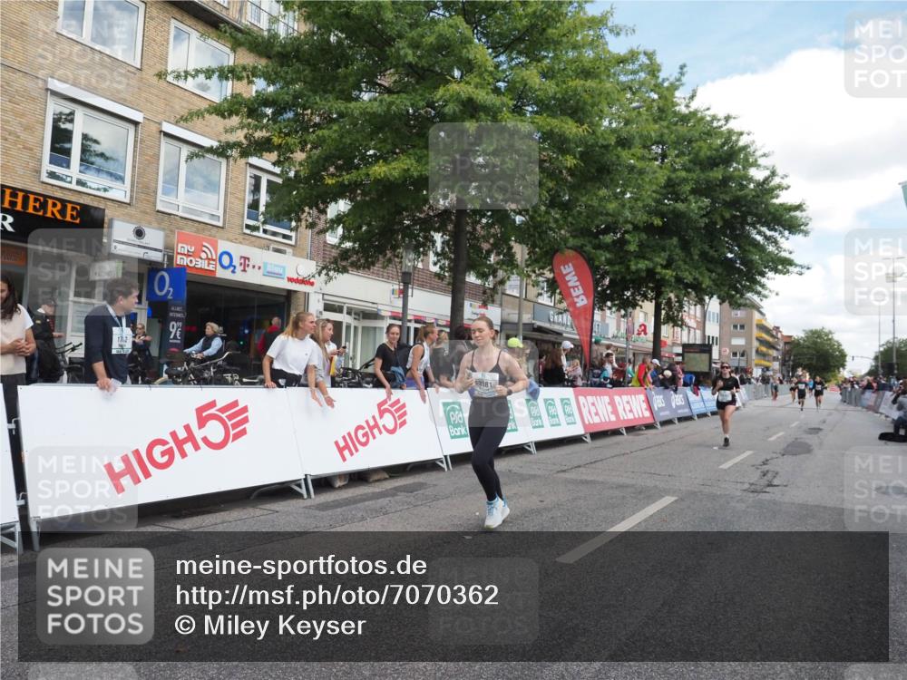 15.09.2024 - PSD Bank Halbmarathon Miley Keyser http://msf.ph/oto/7070362 15.09.2024 12:23:41 Ziel 987, 2403, 2981, 3002, 3277, 3450 meine-sportfotos.de