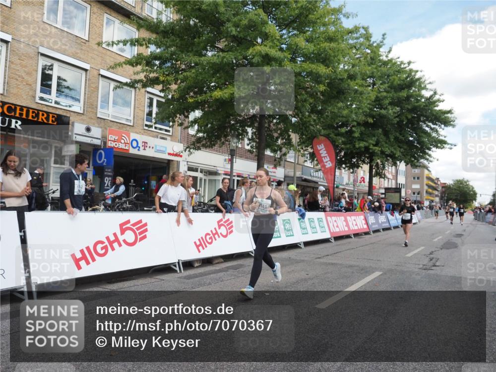 15.09.2024 - PSD Bank Halbmarathon Miley Keyser http://msf.ph/oto/7070367 15.09.2024 12:23:41 Ziel 987, 2403, 2981, 3002, 3277, 3450 meine-sportfotos.de