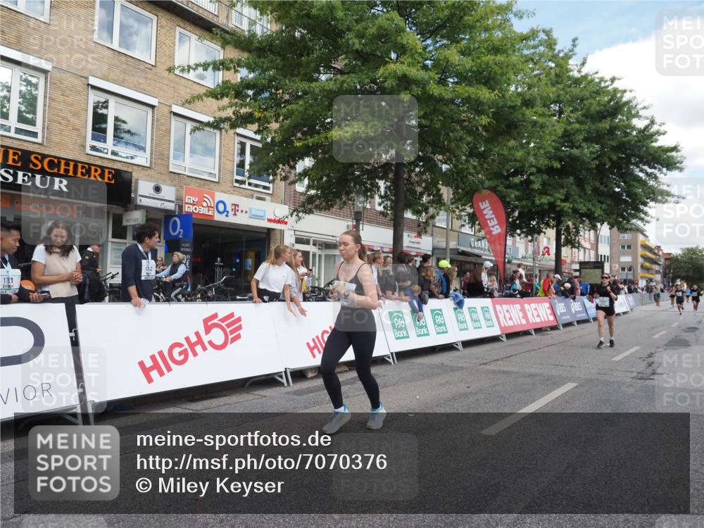 15.09.2024 - PSD Bank Halbmarathon Miley Keyser http://msf.ph/oto/7070376 15.09.2024 12:23:41 Ziel 987, 2403, 2981, 3002, 3277, 3450 meine-sportfotos.de