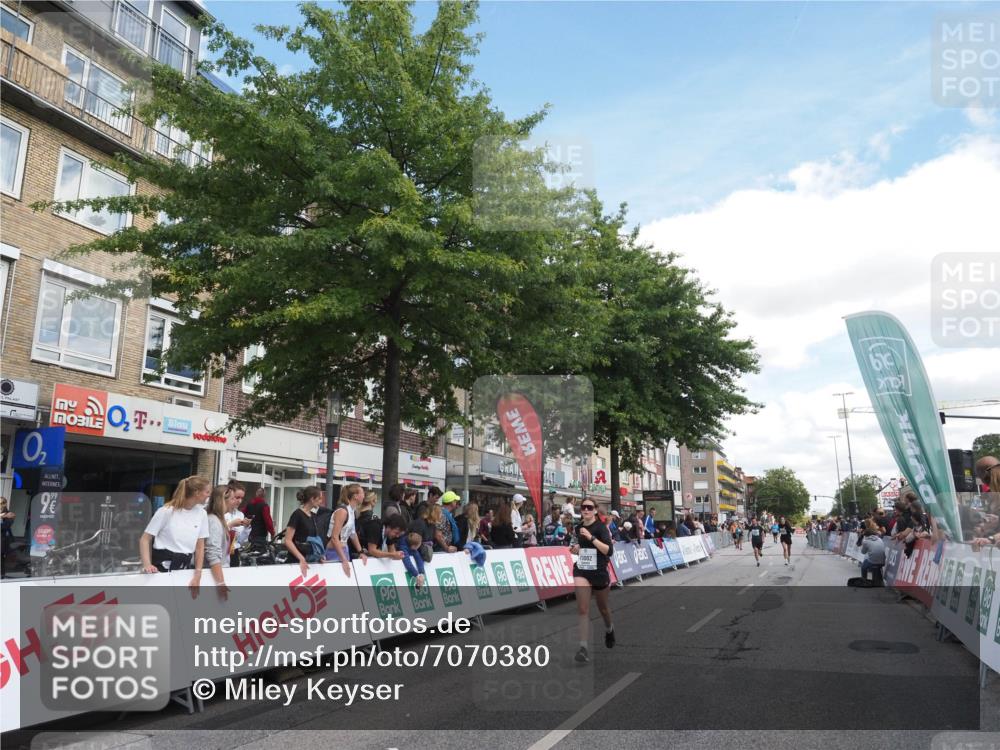 15.09.2024 - PSD Bank Halbmarathon Miley Keyser http://msf.ph/oto/7070380 15.09.2024 12:23:43 Ziel 987, 2403, 2981, 3002, 3277, 3450 meine-sportfotos.de