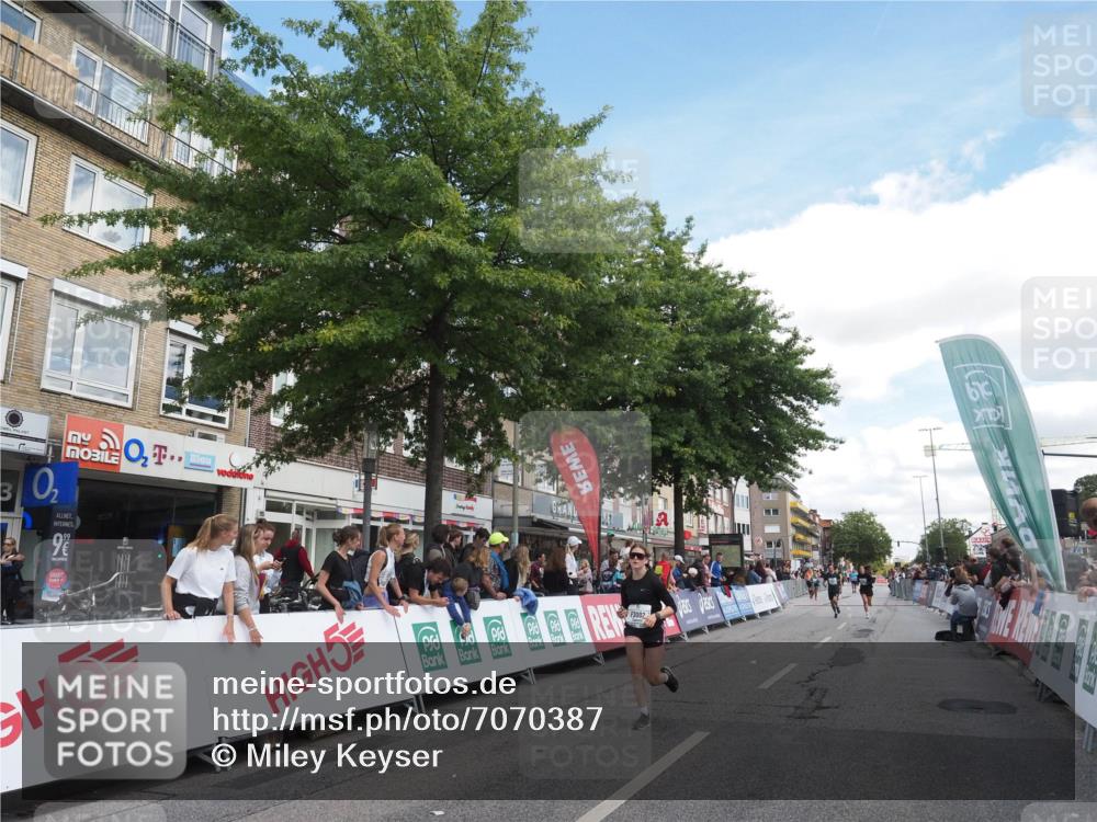 15.09.2024 - PSD Bank Halbmarathon Miley Keyser http://msf.ph/oto/7070387 15.09.2024 12:23:43 Ziel 987, 2403, 2981, 3002, 3277, 3450 meine-sportfotos.de