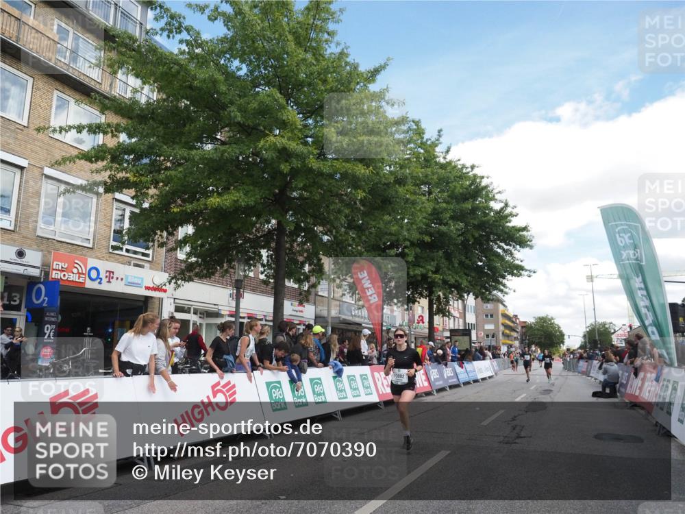 15.09.2024 - PSD Bank Halbmarathon Miley Keyser http://msf.ph/oto/7070390 15.09.2024 12:23:43 Ziel 987, 2403, 2981, 3002, 3277, 3450 meine-sportfotos.de