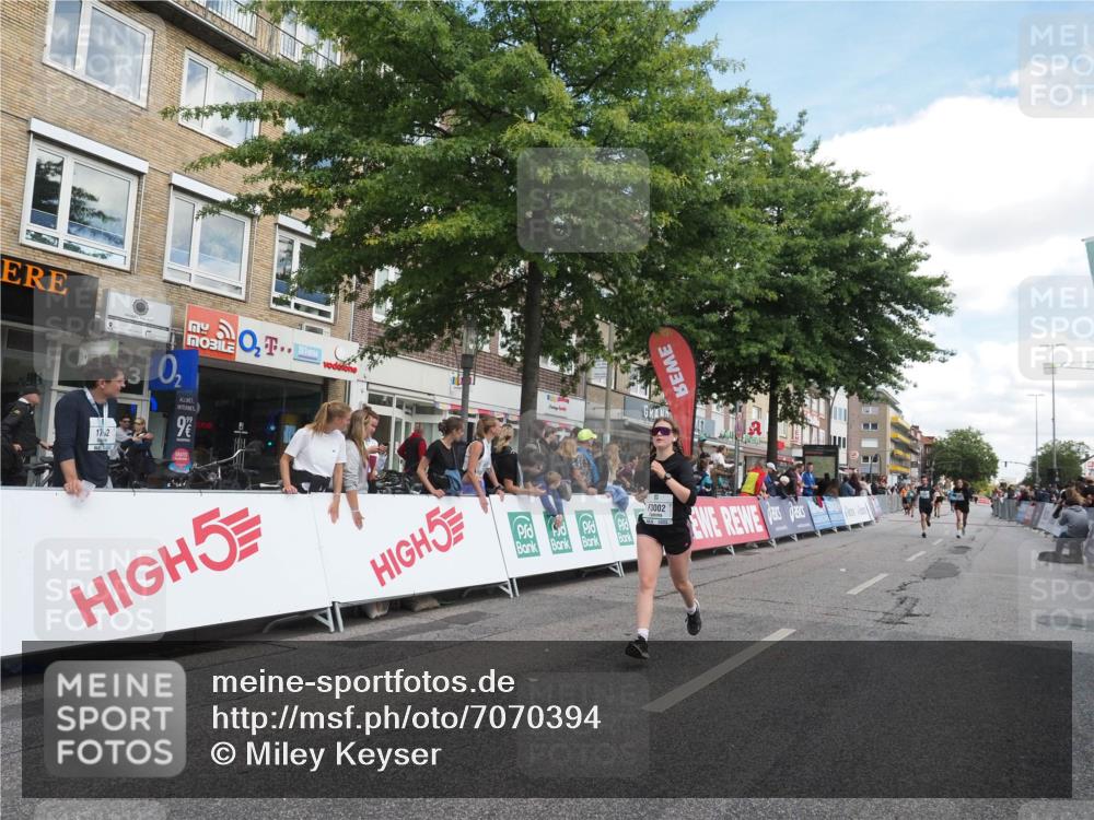 15.09.2024 - PSD Bank Halbmarathon Miley Keyser http://msf.ph/oto/7070394 15.09.2024 12:23:44 Ziel 987, 2403, 2981, 3002, 3277, 3450 meine-sportfotos.de