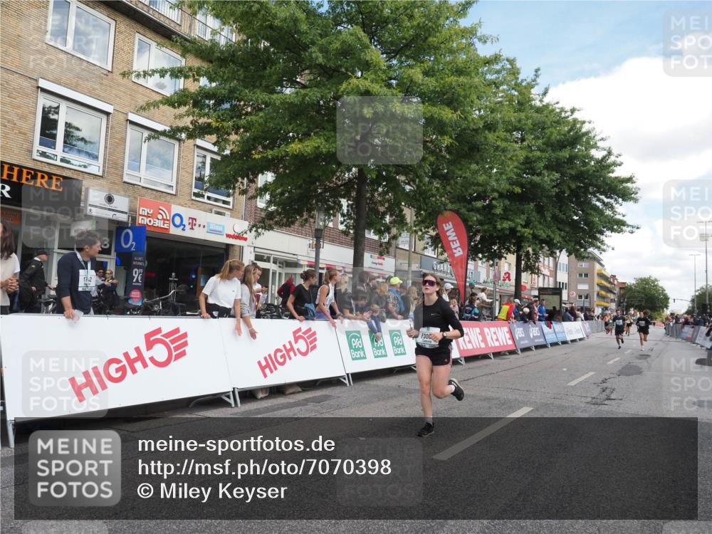 15.09.2024 - PSD Bank Halbmarathon Miley Keyser http://msf.ph/oto/7070398 15.09.2024 12:23:44 Ziel 987, 2403, 2981, 3002, 3277, 3450 meine-sportfotos.de