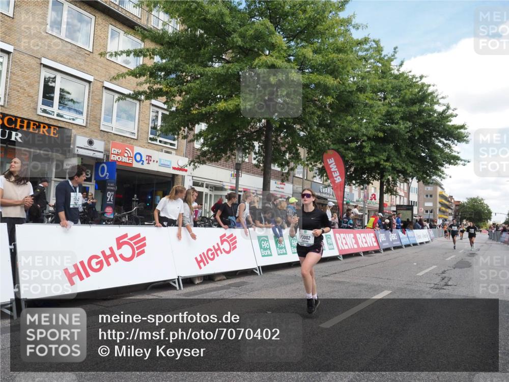 15.09.2024 - PSD Bank Halbmarathon Miley Keyser http://msf.ph/oto/7070402 15.09.2024 12:23:44 Ziel 987, 2403, 2981, 3002, 3277, 3450 meine-sportfotos.de