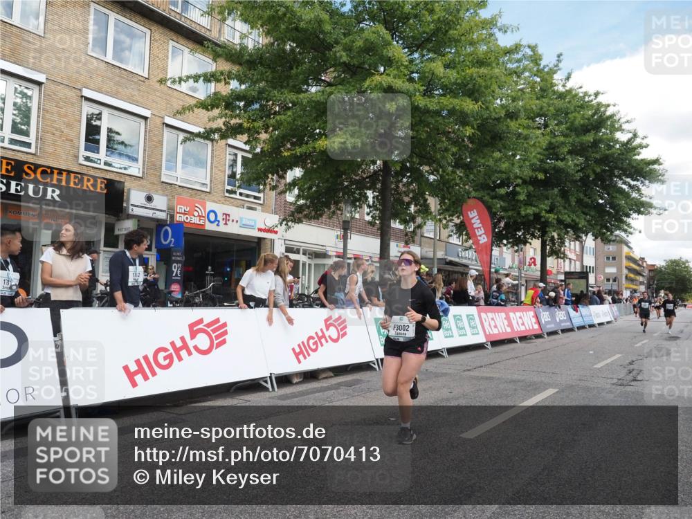 15.09.2024 - PSD Bank Halbmarathon Miley Keyser http://msf.ph/oto/7070413 15.09.2024 12:23:44 Ziel 987, 2403, 2981, 3002, 3277, 3450 meine-sportfotos.de