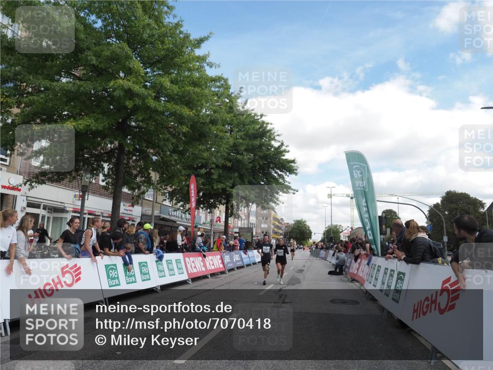 15.09.2024 - PSD Bank Halbmarathon Miley Keyser http://msf.ph/oto/7070418 15.09.2024 12:23:47 Ziel 987, 2403, 2981, 3002, 3277, 3450 meine-sportfotos.de