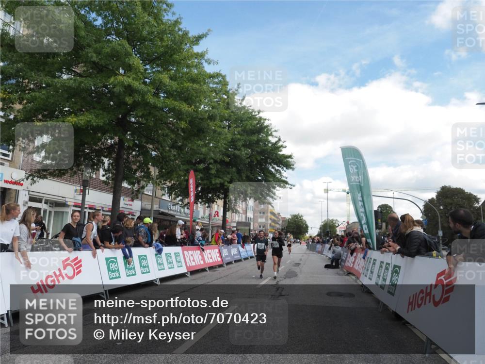 15.09.2024 - PSD Bank Halbmarathon Miley Keyser http://msf.ph/oto/7070423 15.09.2024 12:23:47 Ziel 987, 2403, 2981, 3002, 3277, 3450 meine-sportfotos.de