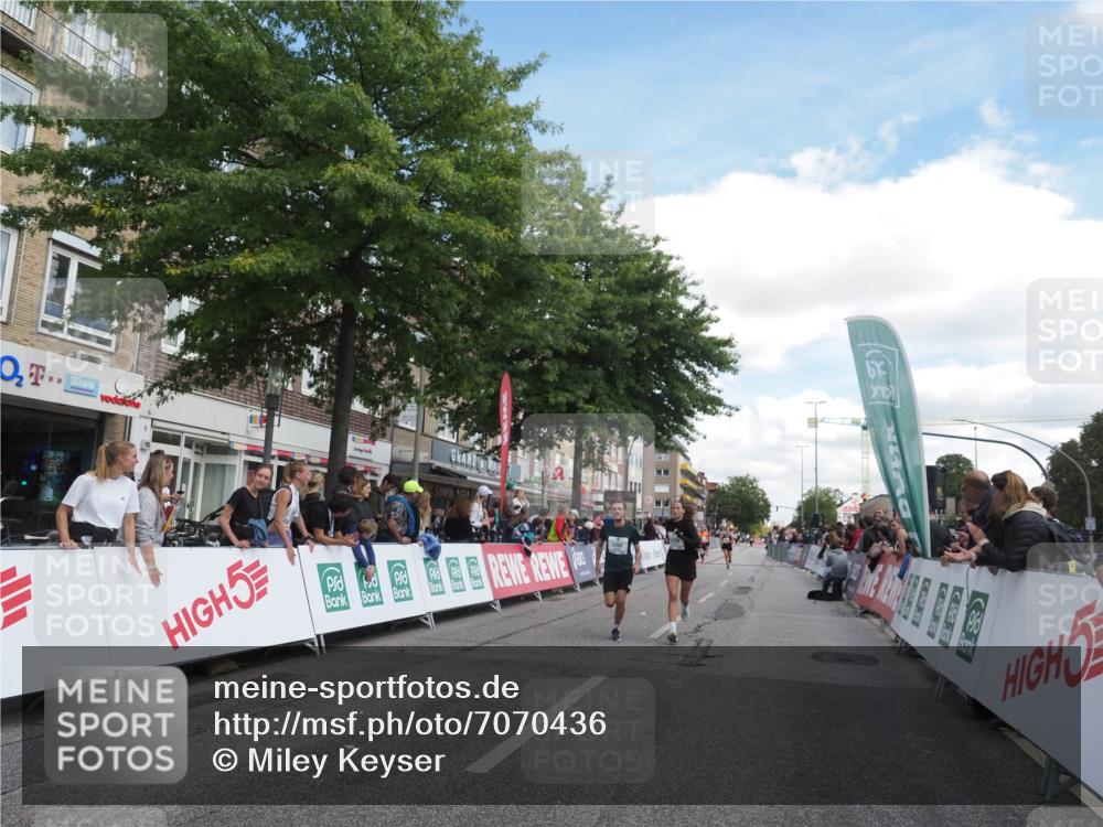 15.09.2024 - PSD Bank Halbmarathon Miley Keyser http://msf.ph/oto/7070436 15.09.2024 12:23:48 Ziel 987, 2403, 2981, 3002, 3450 meine-sportfotos.de