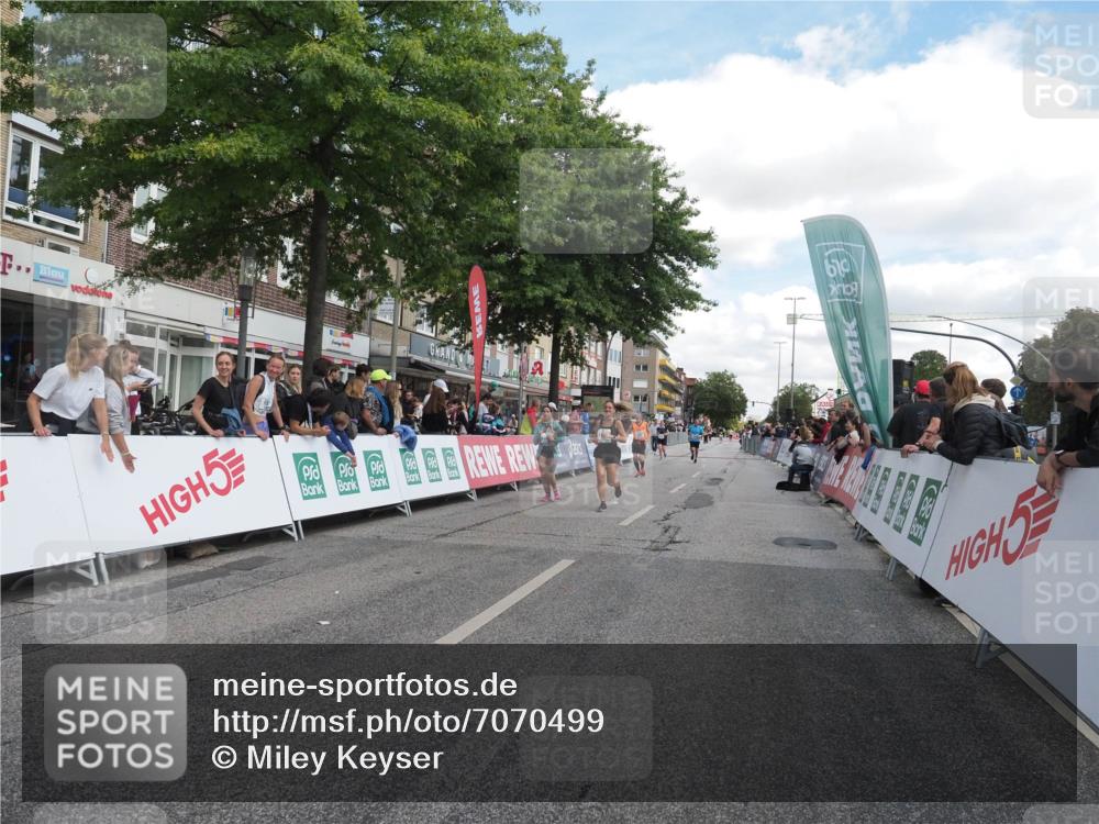 15.09.2024 - PSD Bank Halbmarathon Miley Keyser http://msf.ph/oto/7070499 15.09.2024 12:23:55 Ziel 1883, 2403, 2537, 3002, 3003, 3428, 3450 meine-sportfotos.de
