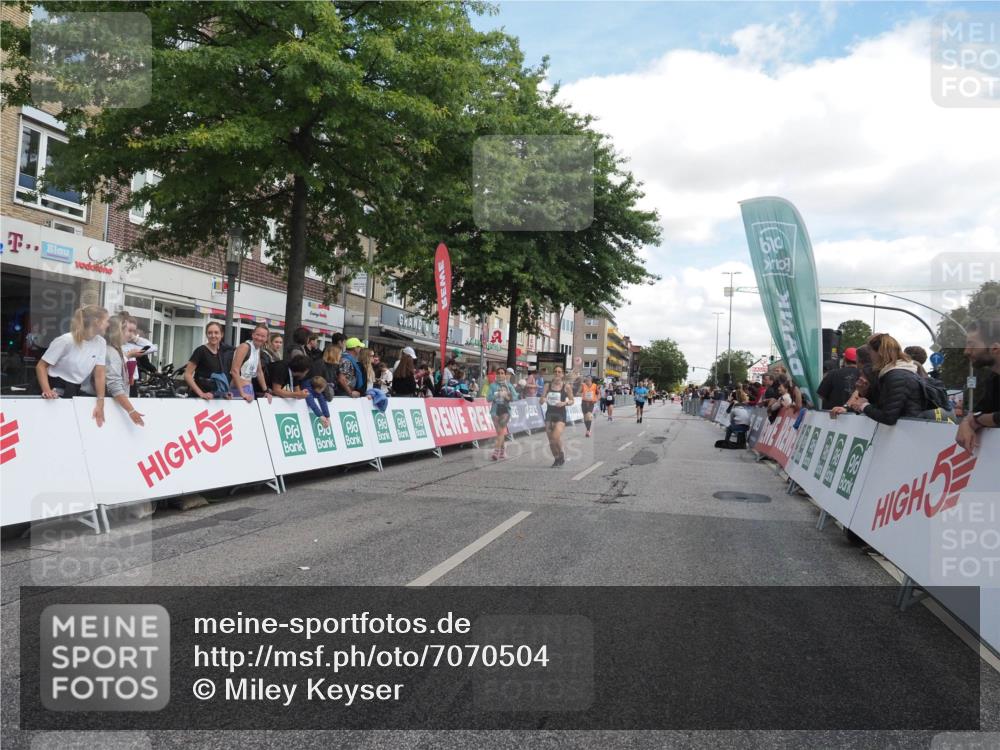 15.09.2024 - PSD Bank Halbmarathon Miley Keyser http://msf.ph/oto/7070504 15.09.2024 12:23:55 Ziel 1883, 2403, 2537, 3002, 3003, 3428, 3450 meine-sportfotos.de