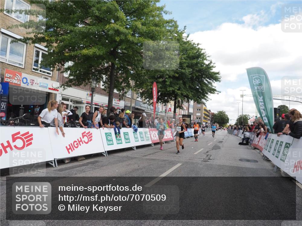 15.09.2024 - PSD Bank Halbmarathon Miley Keyser http://msf.ph/oto/7070509 15.09.2024 12:23:56 Ziel 1883, 2403, 2537, 3003, 3428, 3450 meine-sportfotos.de