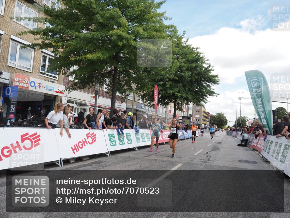 15.09.2024 - PSD Bank Halbmarathon Miley Keyser http://msf.ph/oto/7070523 15.09.2024 12:23:56 Ziel 1883, 2403, 2537, 3003, 3428, 3450 meine-sportfotos.de