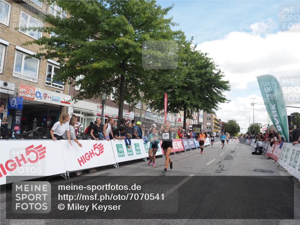 15.09.2024 - PSD Bank Halbmarathon Miley Keyser http://msf.ph/oto/7070541 15.09.2024 12:23:57 Ziel 1883, 2403, 2537, 3003, 3075, 3428, 3450 meine-sportfotos.de