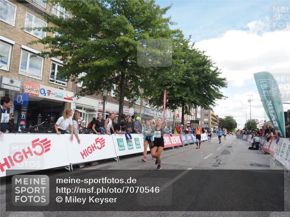 15.09.2024 - PSD Bank Halbmarathon Miley Keyser http://msf.ph/oto/7070546 15.09.2024 12:23:57 Ziel 1883, 2403, 2537, 3003, 3075, 3428, 3450 meine-sportfotos.de